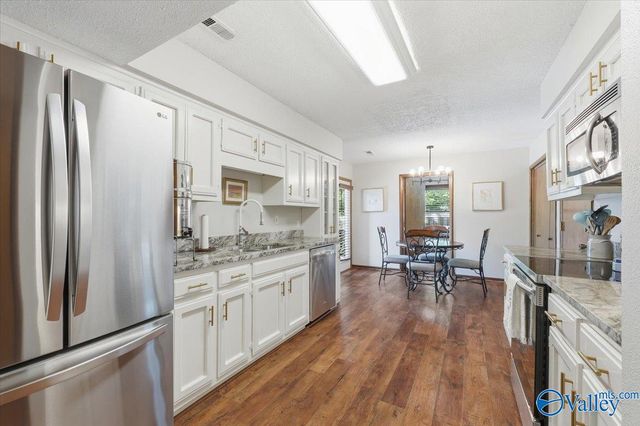 1902 Helmsdale Circle, Huntsville, AL 35803