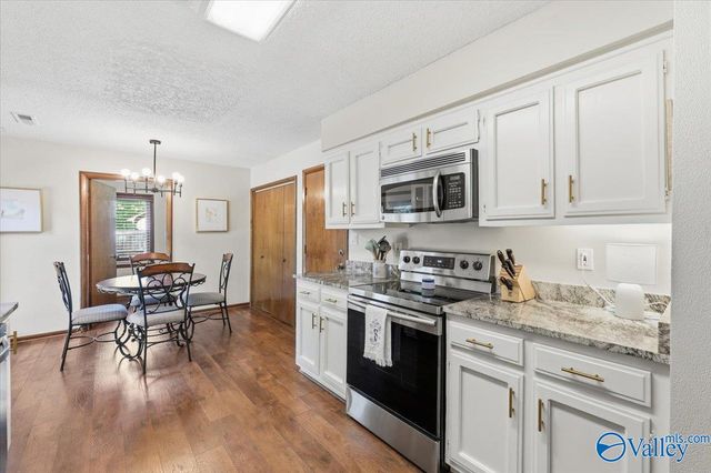 1902 Helmsdale Circle, Huntsville, AL 35803