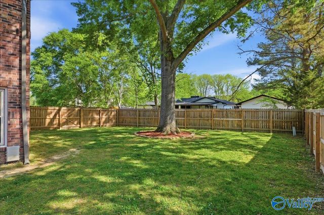 1902 Helmsdale Circle, Huntsville, AL 35803