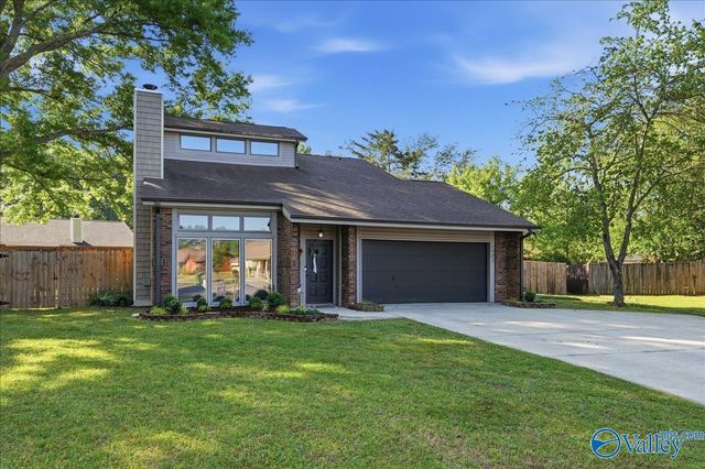 1902 Helmsdale Circle, Huntsville, AL 35803