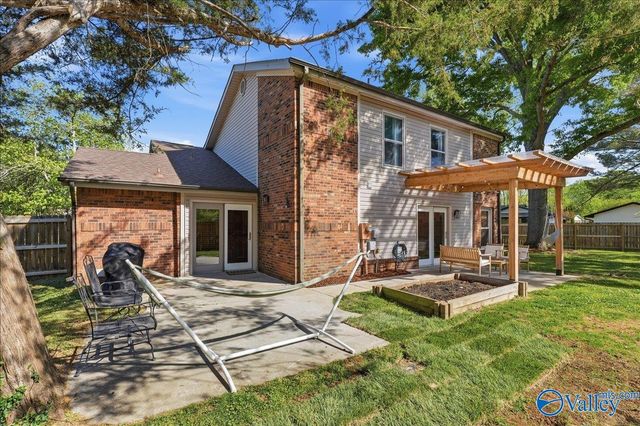 1902 Helmsdale Circle, Huntsville, AL 35803