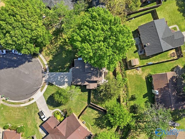 1902 Helmsdale Circle, Huntsville, AL 35803