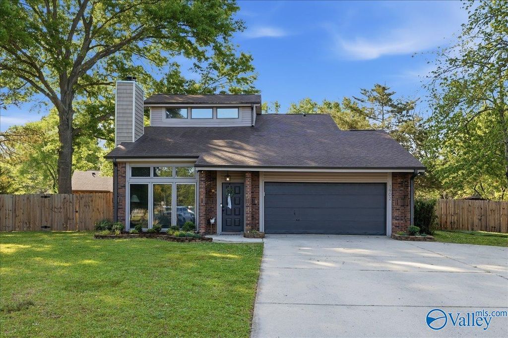 1902 Helmsdale Circle, Huntsville, AL 35803