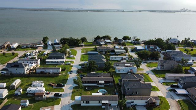 134 Egret Canal S, Baytown, TX 77523