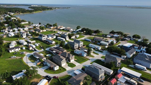 134 Egret Canal S, Baytown, TX 77523