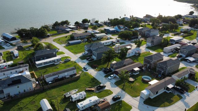 134 Egret Canal S, Baytown, TX 77523