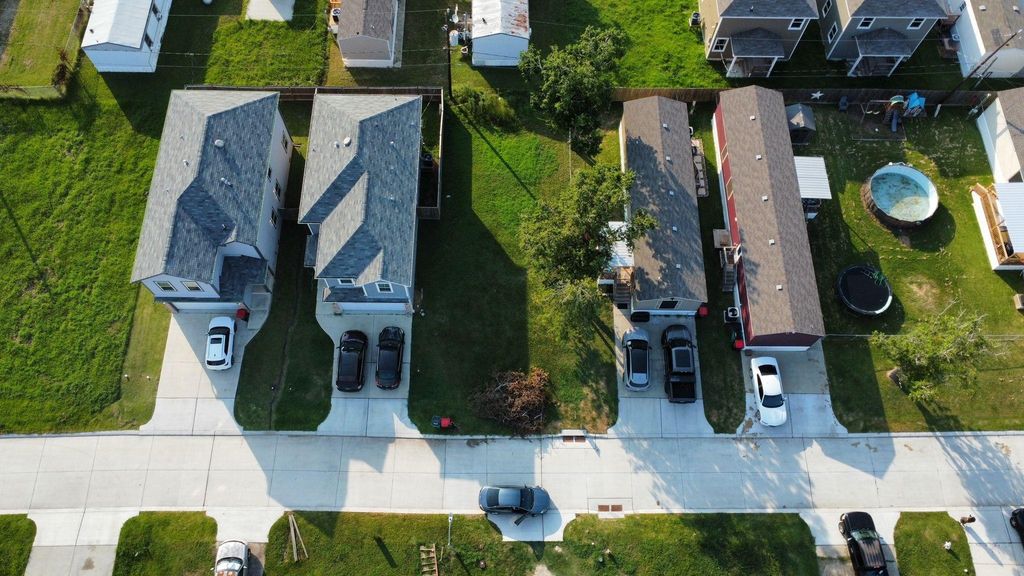 134 Egret Canal S, Baytown, TX 77523