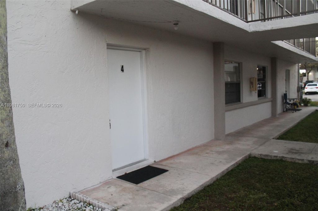 6851 SW 129th Ave 4, Miami, FL 33183