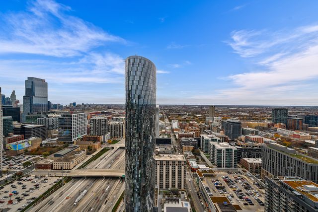 737 W Washington Boulevard 3608, Chicago, IL 60661