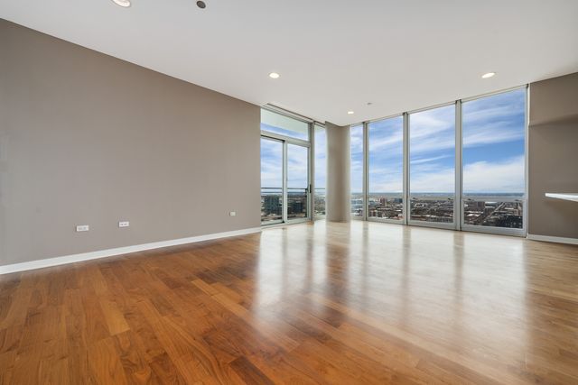 737 W Washington Boulevard 3608, Chicago, IL 60661