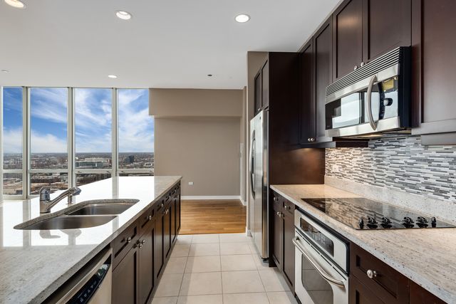 737 W Washington Boulevard 3608, Chicago, IL 60661