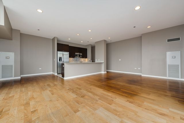 737 W Washington Boulevard 3608, Chicago, IL 60661