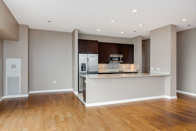 737 W Washington Boulevard 3608, Chicago, IL 60661