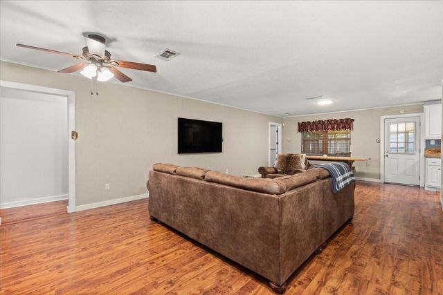 1209 E Brown Lane, Deer Park, TX 77536