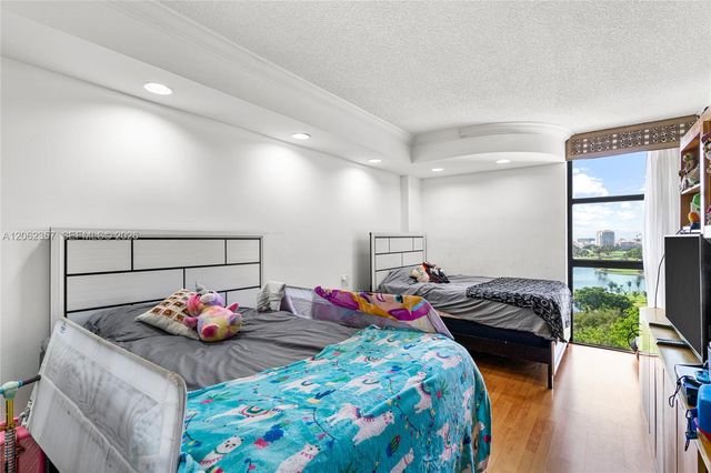 20281 E Country Club Drive 909, Aventura, FL 33180