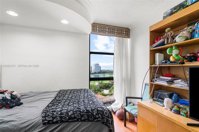 20281 E Country Club Drive 909, Aventura, FL 33180