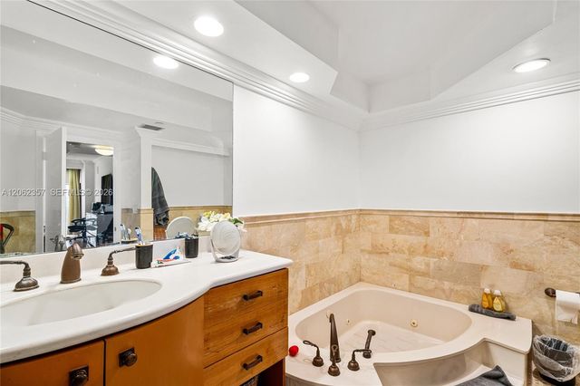 20281 E Country Club Drive 909, Aventura, FL 33180