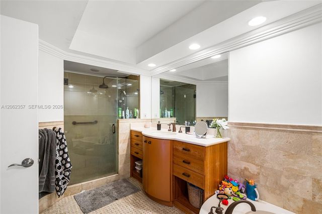 20281 E Country Club Drive 909, Aventura, FL 33180