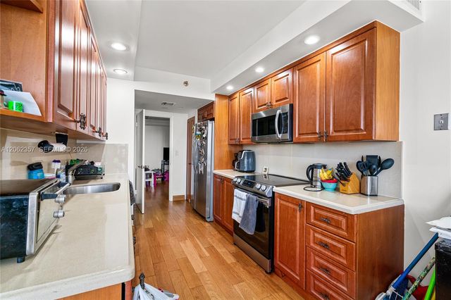 20281 E Country Club Drive 909, Aventura, FL 33180