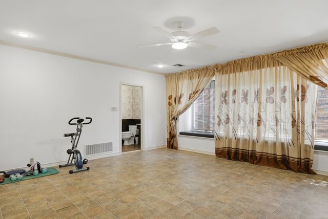 2725 Pecan Drive, Tyler, TX 75701