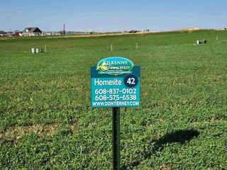 1505 S Holiday Drive, Waunakee, WI 53597