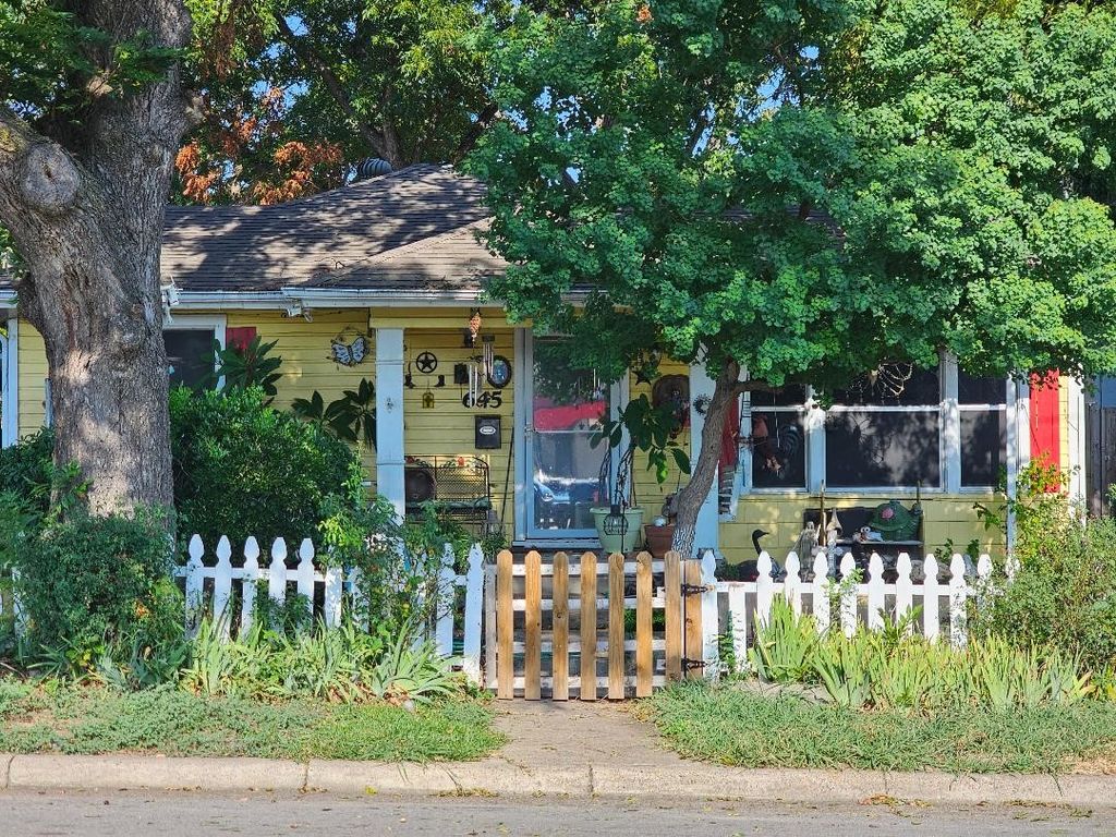 645 NW 10th Street, Grand Prairie, TX 75050
