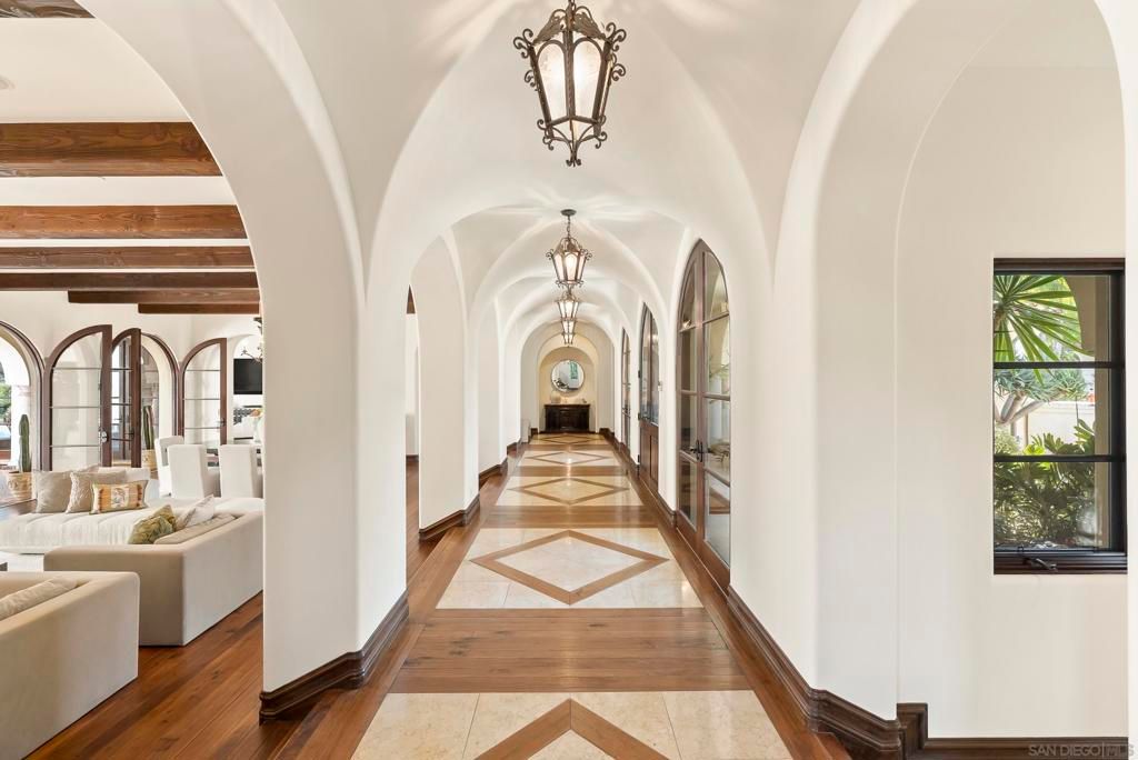 Image 10 of property listing at 7748 Road To Zanzibar, Rancho Santa Fe, CA 92127