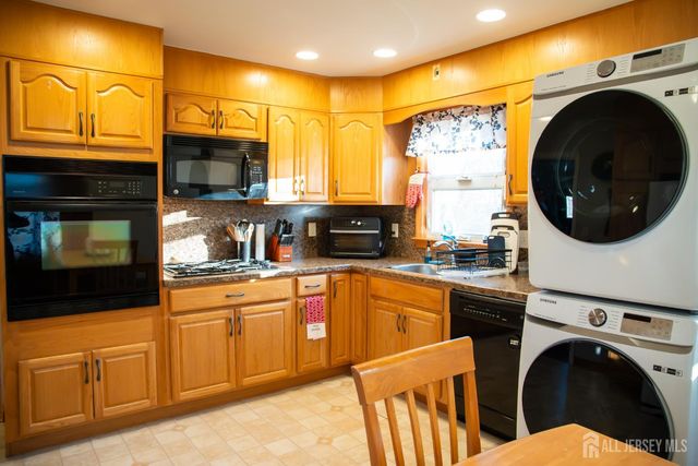 13 Eberly Place, Fords, NJ 08863