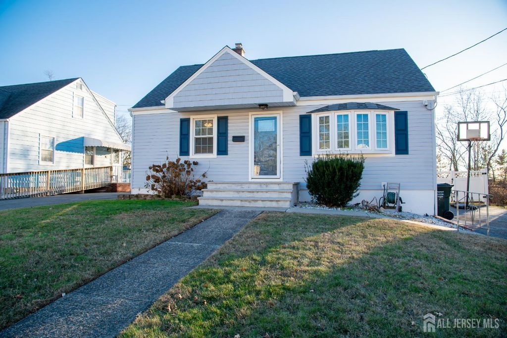 13 Eberly Place, Fords, NJ 08863