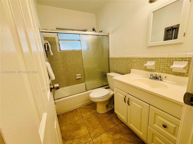 717 NE 10th Avenue 12, Hallandale Beach, FL 33009