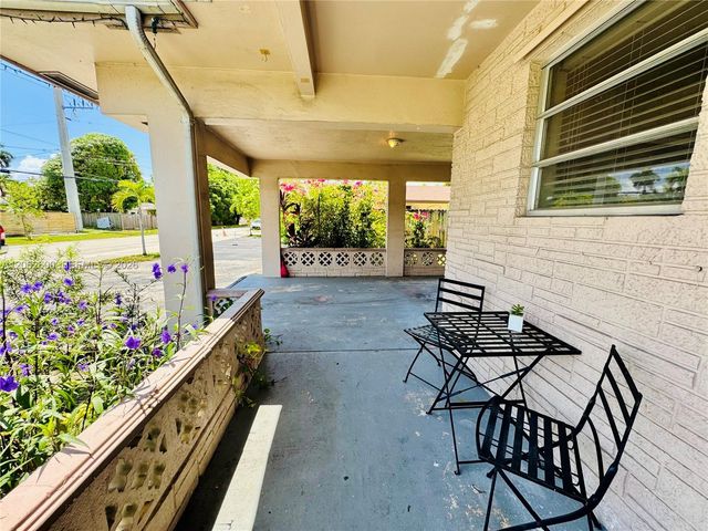 717 NE 10th Avenue 12, Hallandale Beach, FL 33009