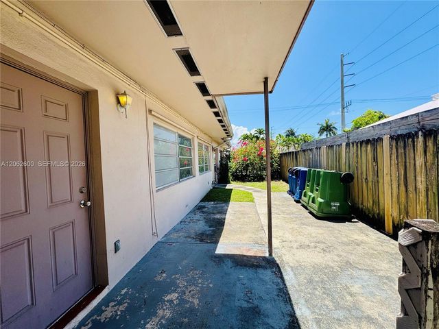 717 NE 10th Avenue 12, Hallandale Beach, FL 33009