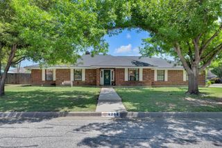 4200 Timbercrest DR, Taylor, TX 76574