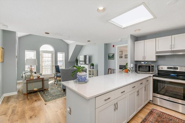 11 Church St 702, Salem, MA 01970