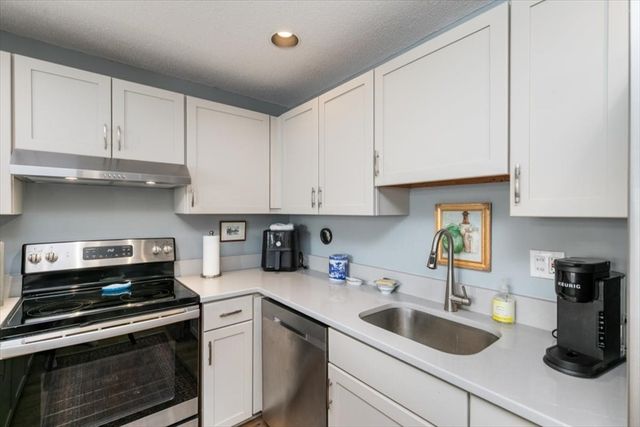 11 Church St 702, Salem, MA 01970