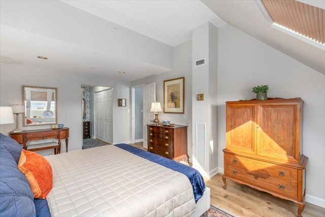 11 Church St 702, Salem, MA 01970