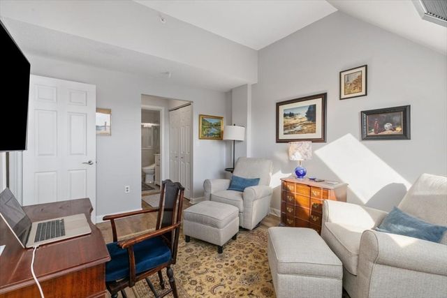 11 Church St 702, Salem, MA 01970