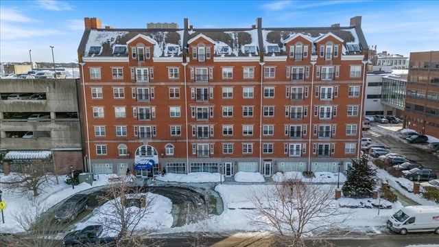 11 Church St 702, Salem, MA 01970