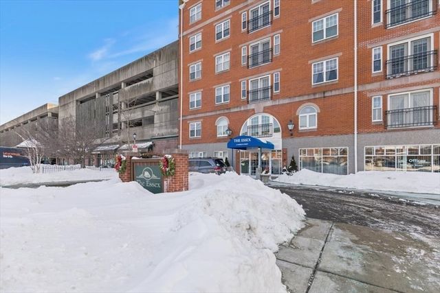 11 Church St 702, Salem, MA 01970