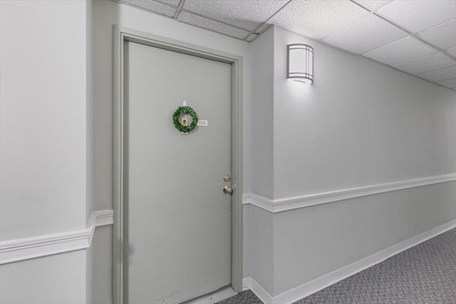 11 Church St 702, Salem, MA 01970