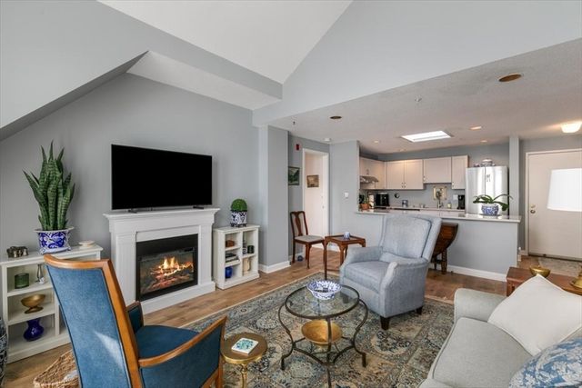 11 Church St 702, Salem, MA 01970