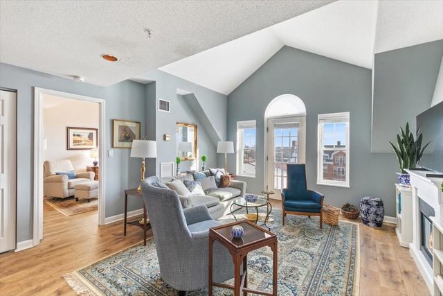 11 Church St 702, Salem, MA 01970