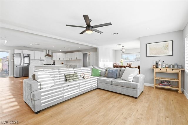 845 Kenny Way, Las Vegas, NV 89107