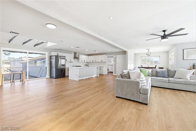 845 Kenny Way, Las Vegas, NV 89107