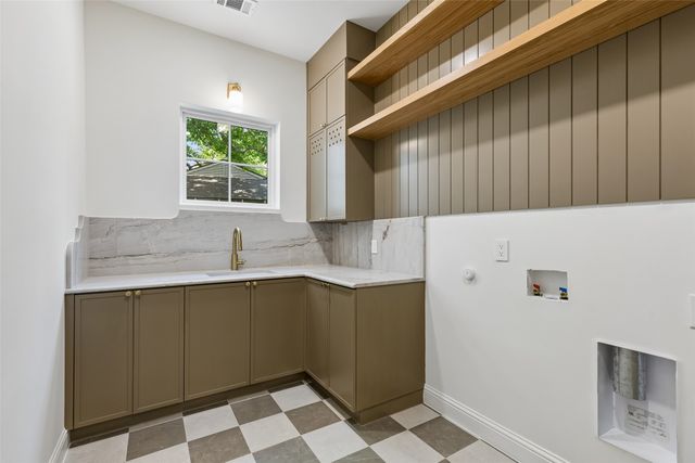 6729 Ravendale Lane, Dallas, TX 75214