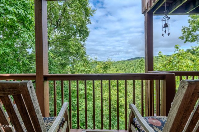 3639 Moonshine Way, Gatlinburg, TN 37738
