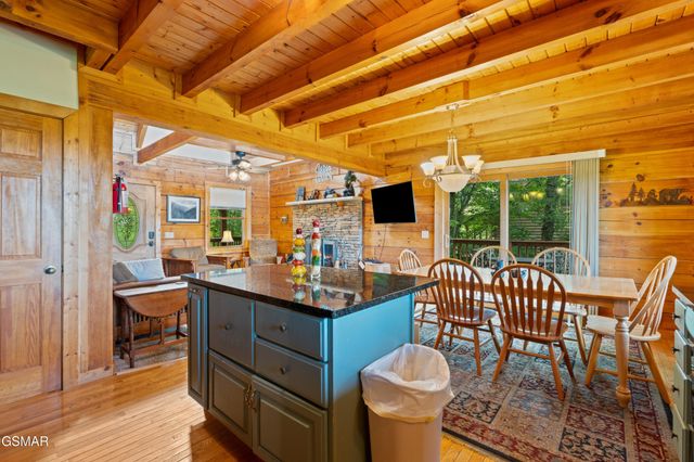 3639 Moonshine Way, Gatlinburg, TN 37738