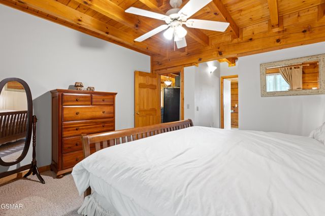 3639 Moonshine Way, Gatlinburg, TN 37738