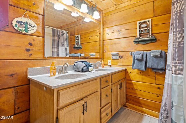 3639 Moonshine Way, Gatlinburg, TN 37738