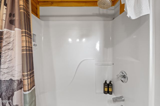 3639 Moonshine Way, Gatlinburg, TN 37738